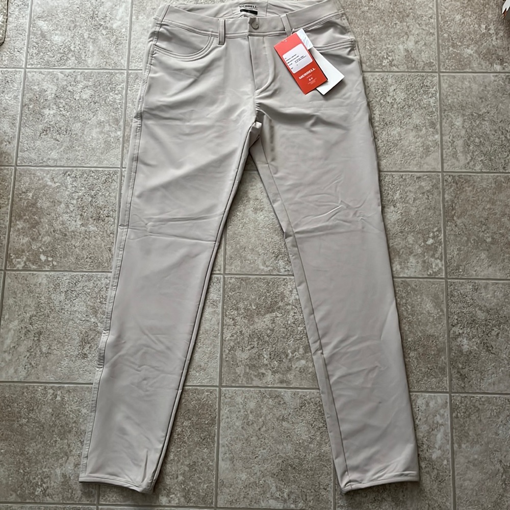 Brand new! Merrell Women’s Stapleton II Pants Size 6. Light tan/khaki color